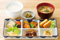 彩定食